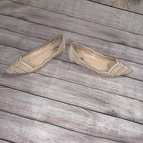 Nude Flats - Picture 3 of 5